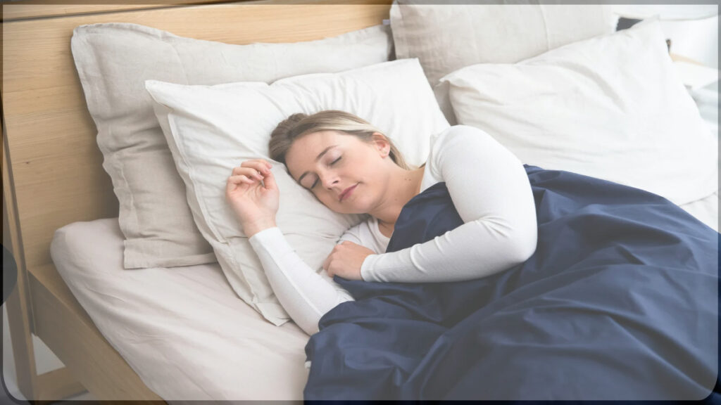 코를 골며 자는 모습과 코골이 원인과 해결법을 설명하는 이미지